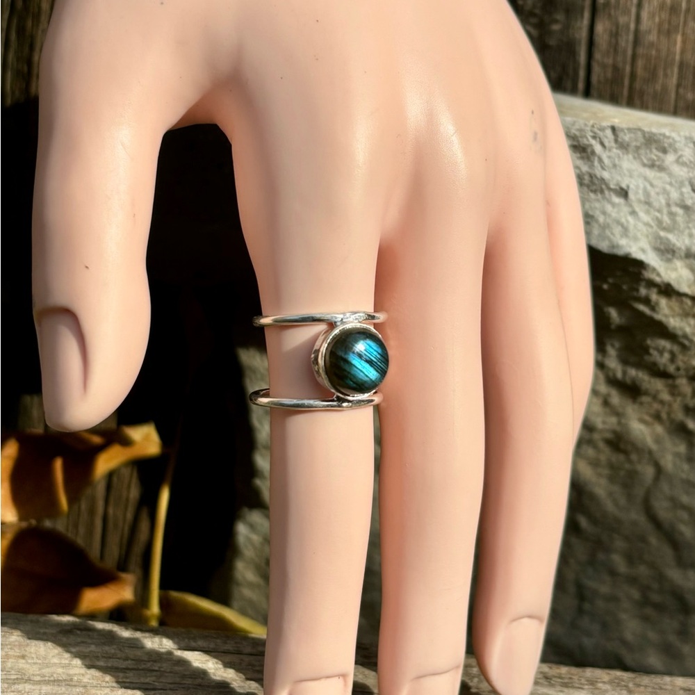 Labradorite Ring - Picture 2 of 15